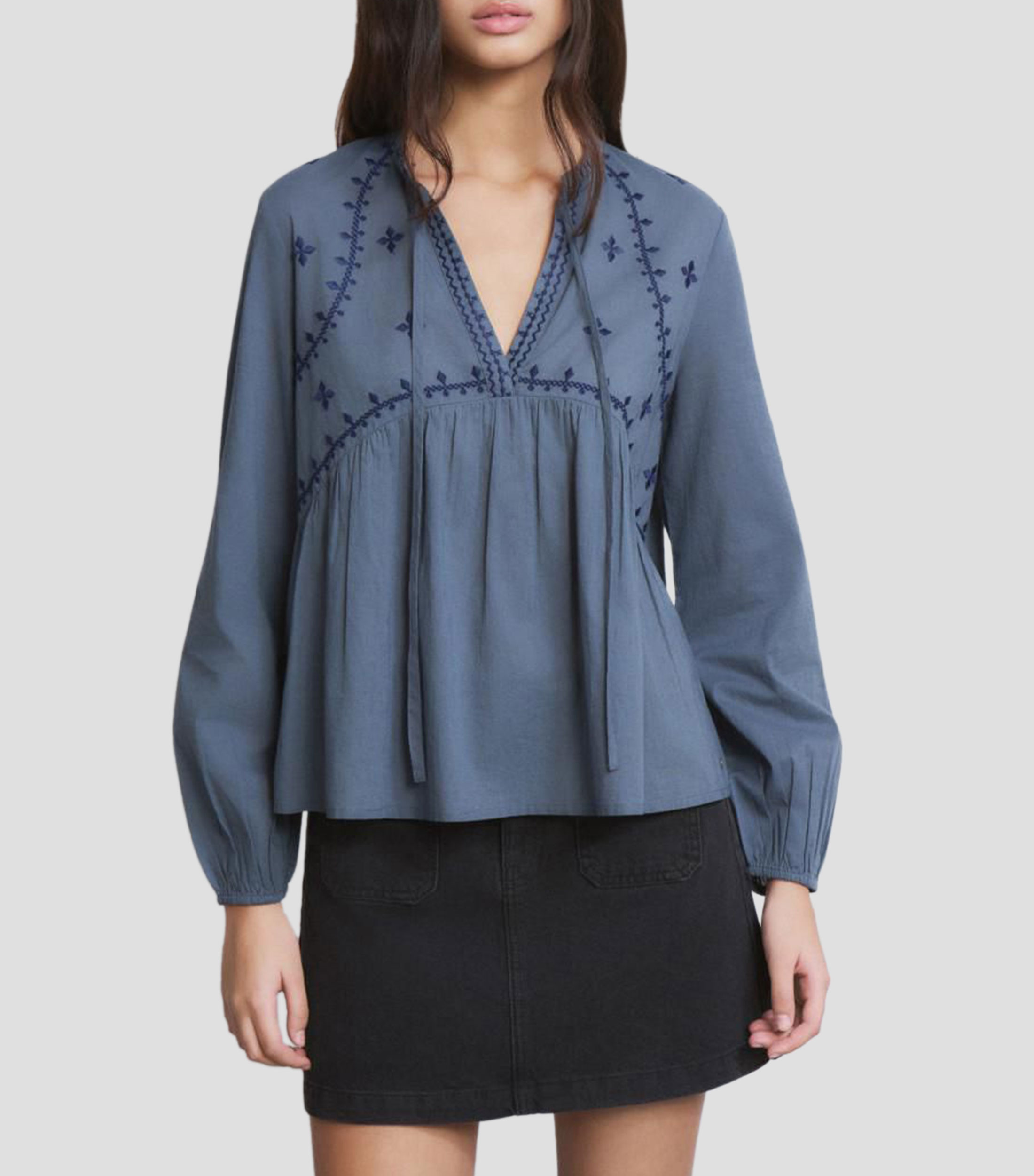 Blusa con microdiseños manga larga Mujer